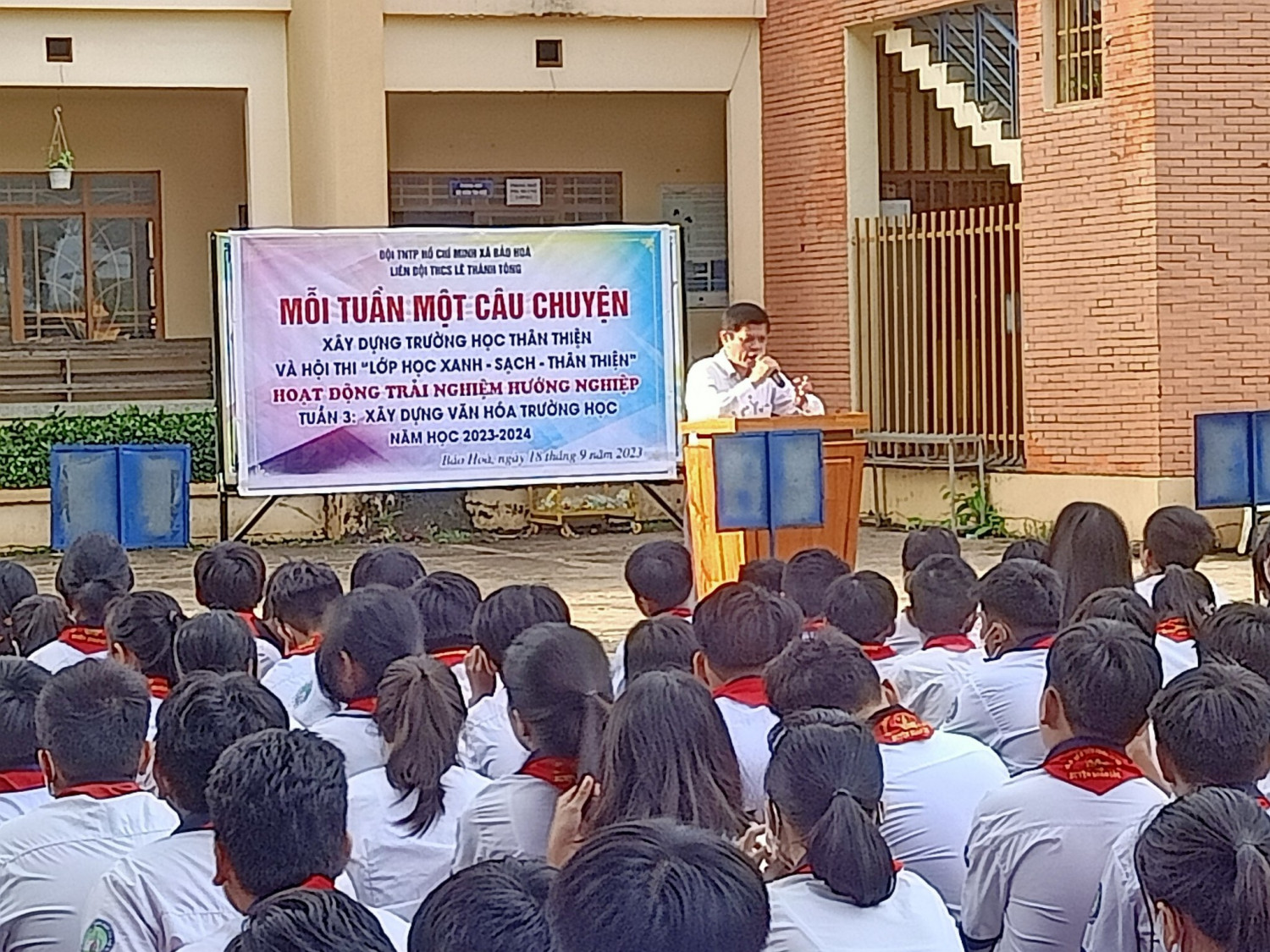 Sinh hoat dưới cờ tuần 3